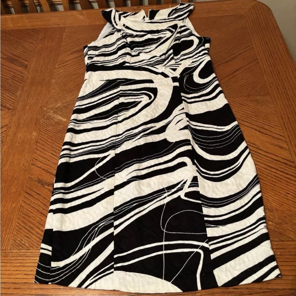 Women's Signature By Sangria Size: 4 Black & White Dress,  Sleeveless